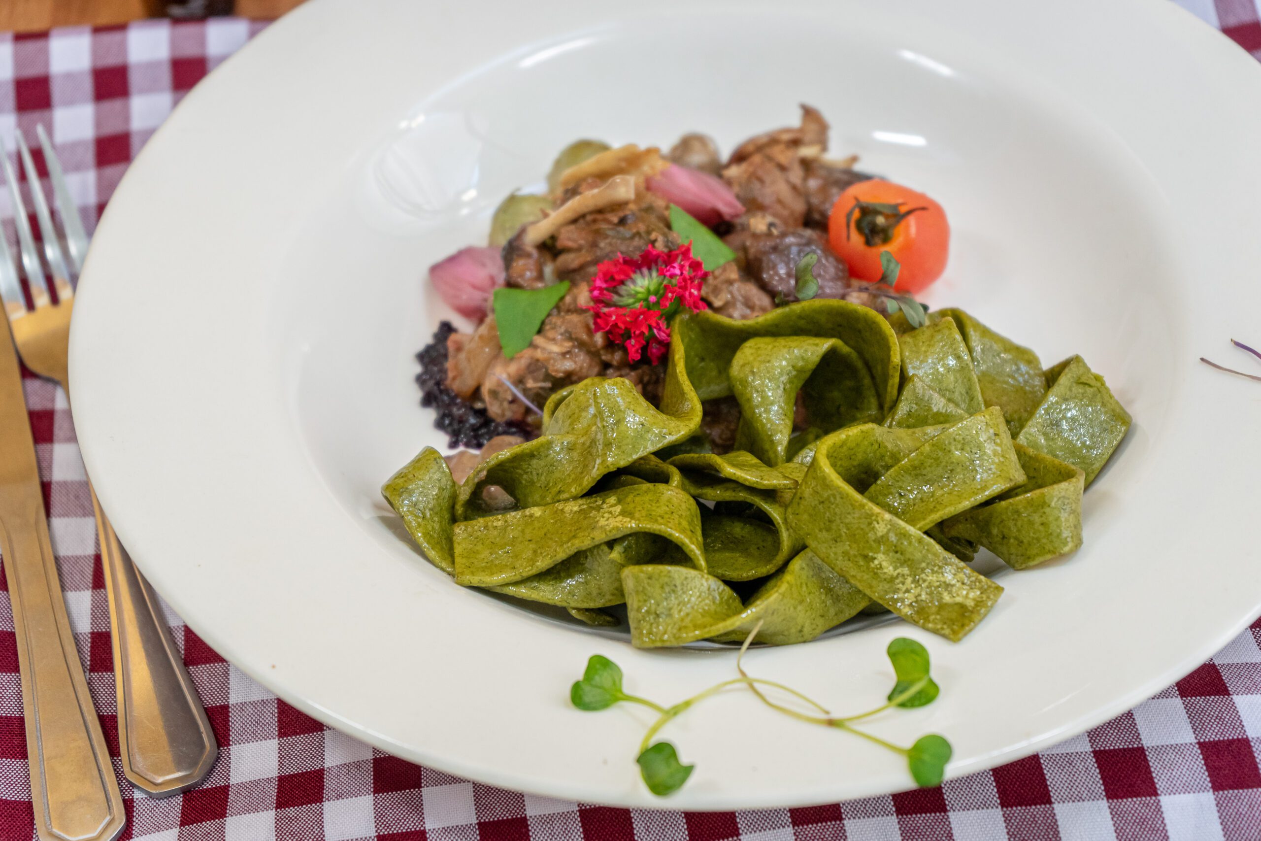 Carne ao Vinho Tinto com Parpadelle Verde