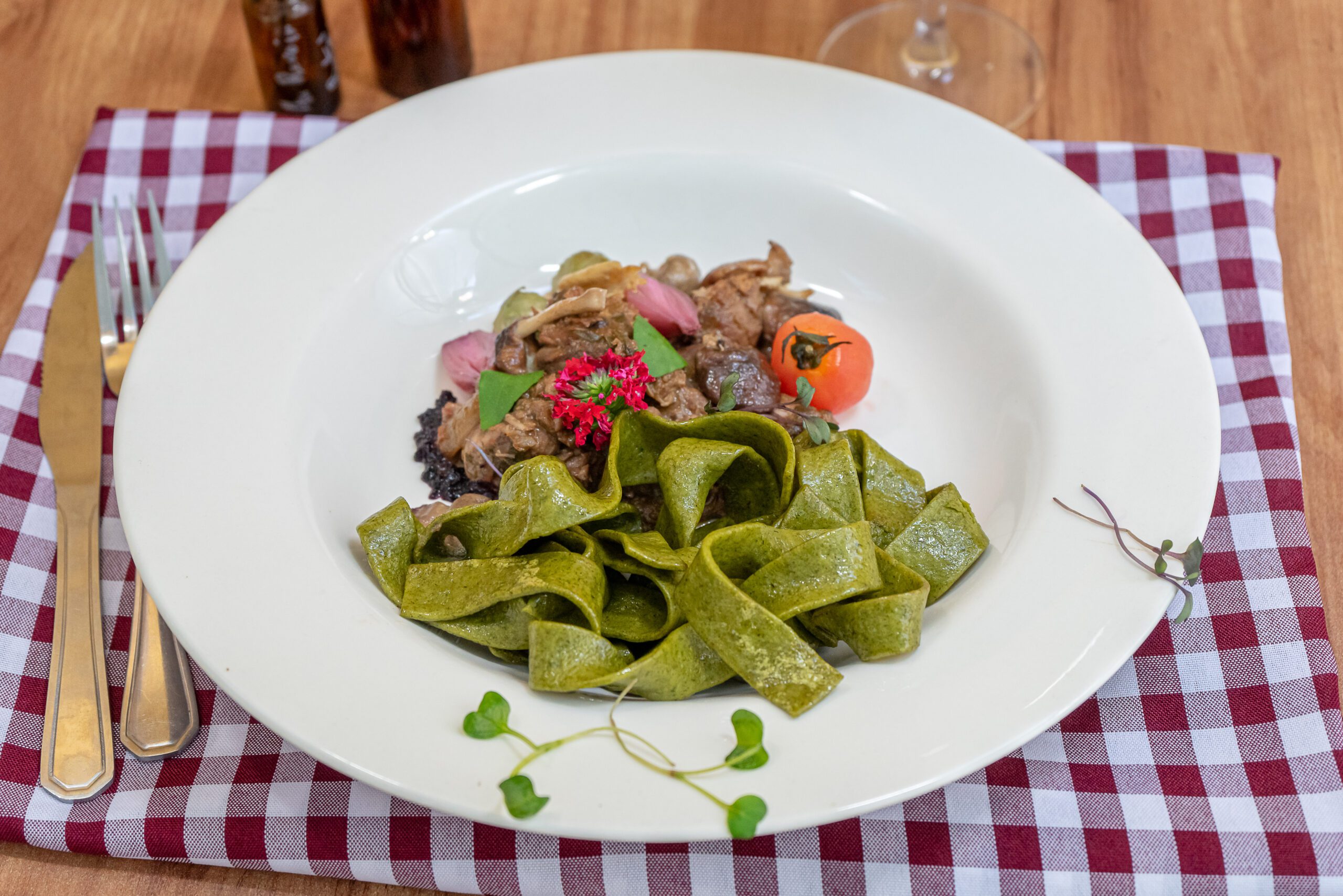 Carne ao Vinho Tinto com Parpadelle Verde - Imagem 2